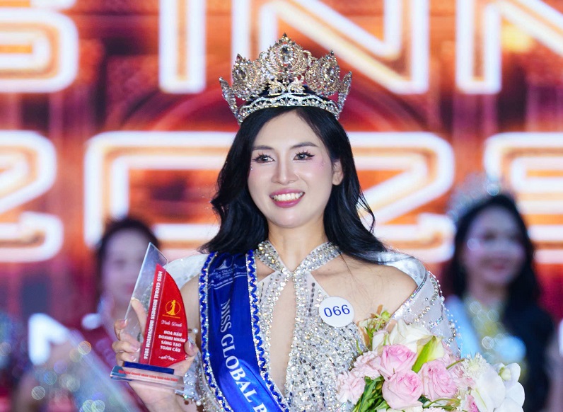 Diễn viên Thanh Tâm đăng quang hoa hậu tại Trung Quốc